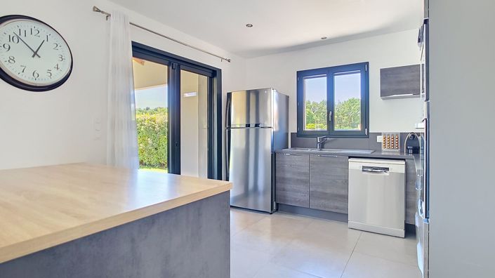 Image No.8-3 Bed House for sale
