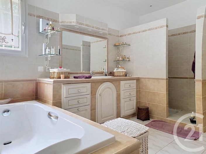 Image No.6-3 Bed House for sale