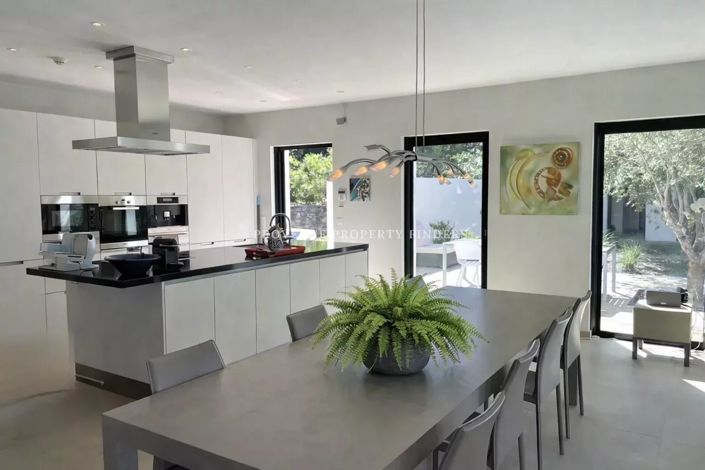 Image No.3-4 Bed House for sale