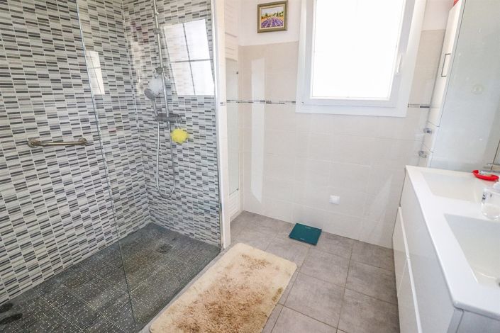 Image No.17-3 Bed House for sale
