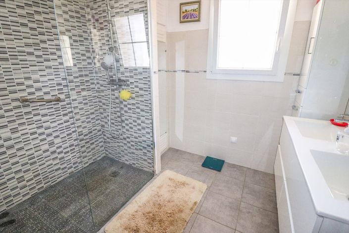 Image No.20-3 Bed House for sale