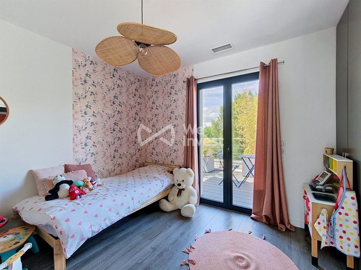 Image No.11-5 Bed Property for sale