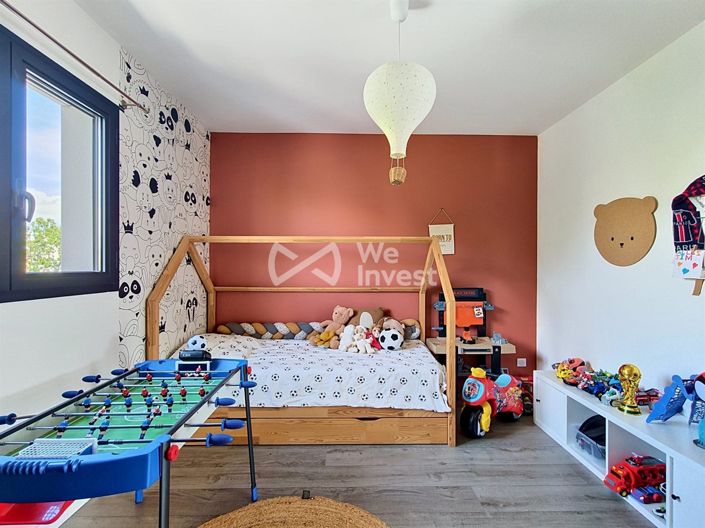 Image No.12-5 Bed Property for sale