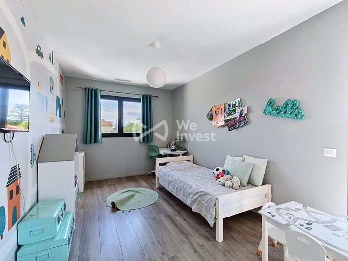 Image No.14-5 Bed Property for sale