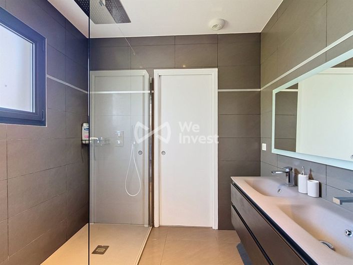 Image No.16-5 Bed Property for sale