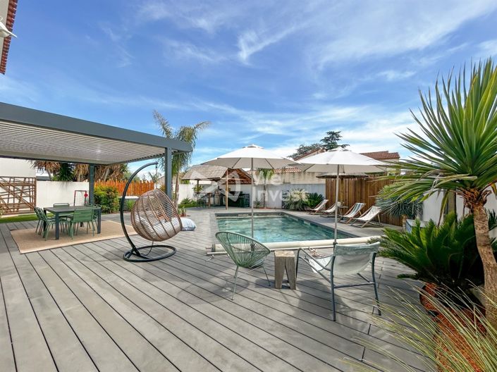 Image No.2-5 Bed Property for sale