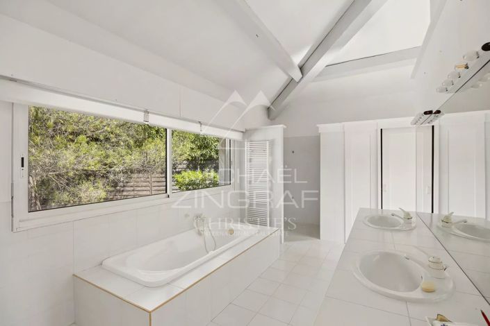 Image No.8-3 Bed House for sale