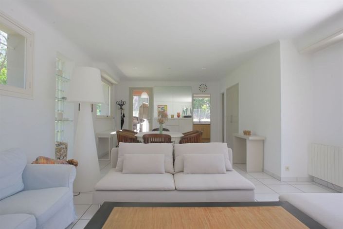 Image No.4-4 Bed House for sale