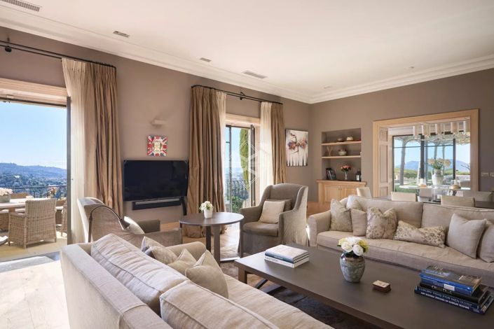 Image No.8-5 Bed House for sale