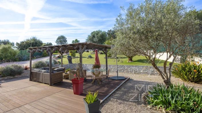 Image No.3-5 Bed House for sale