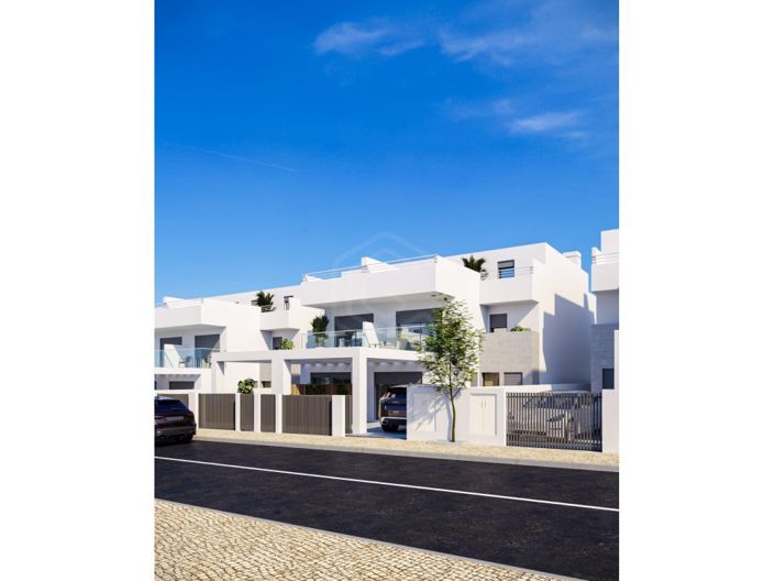 Image No.13-3 Bed House for sale
