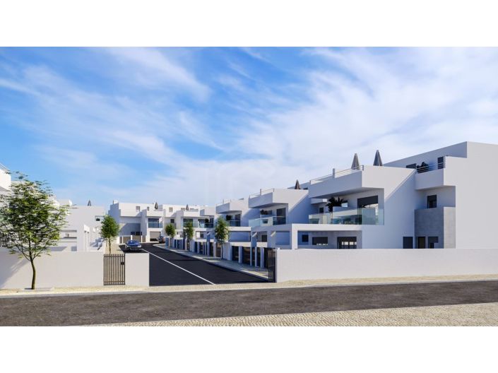 Image No.15-3 Bed House for sale