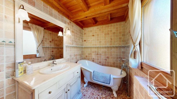Image No.16-4 Bed Property for sale