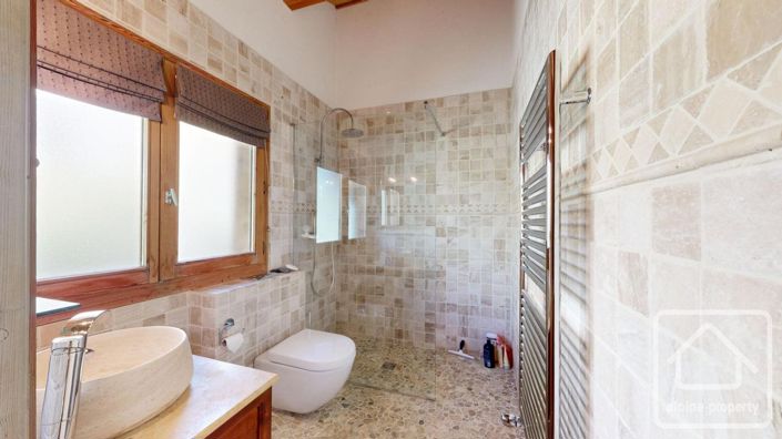 Image No.20-4 Bed Property for sale