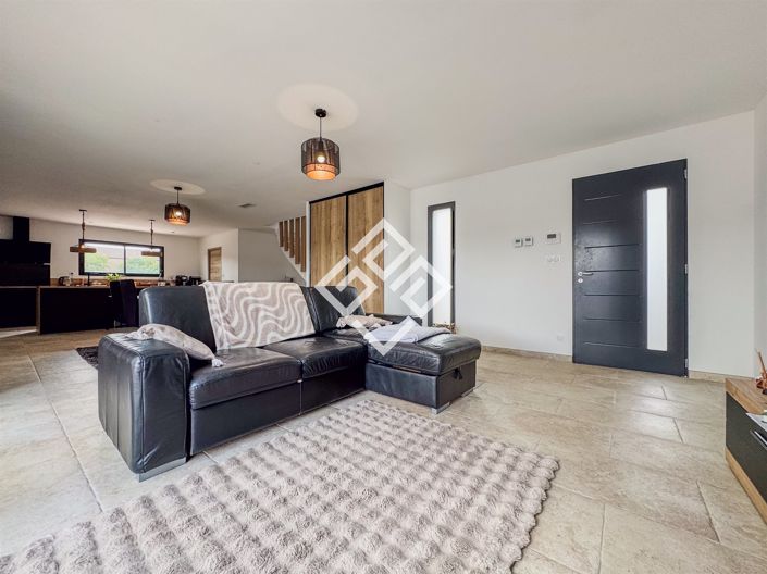 Image No.11-3 Bed House for sale