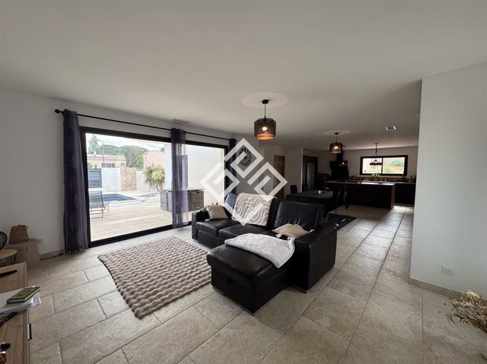 Image No.2-3 Bed House for sale