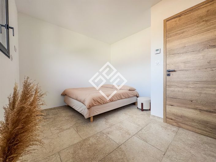 Image No.7-3 Bed House for sale