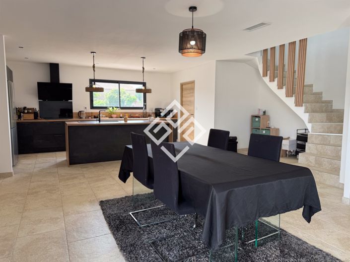 Image No.9-3 Bed House for sale