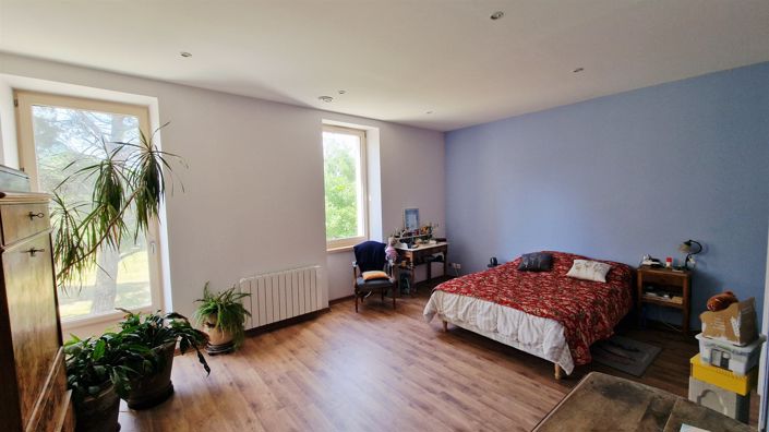 Image No.10-5 Bed House for sale