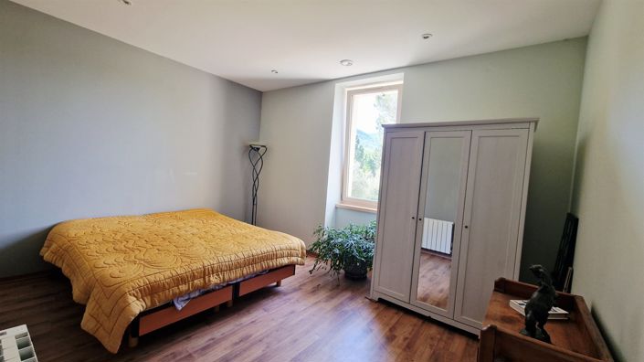 Image No.17-5 Bed House for sale