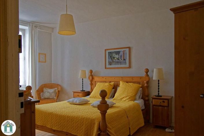 Image No.18-7 Bed House for sale
