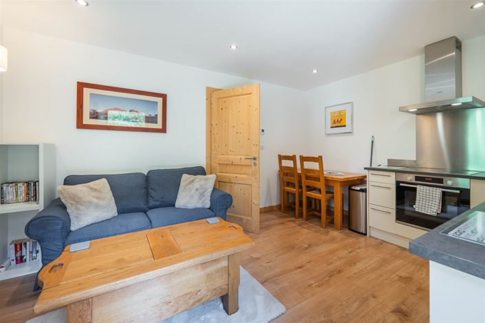 Image No.14-4 Bed House for sale