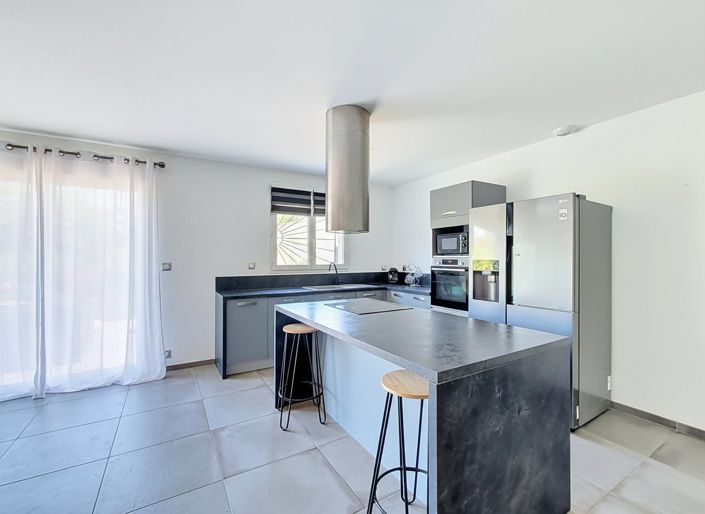 Image No.3-4 Bed House for sale