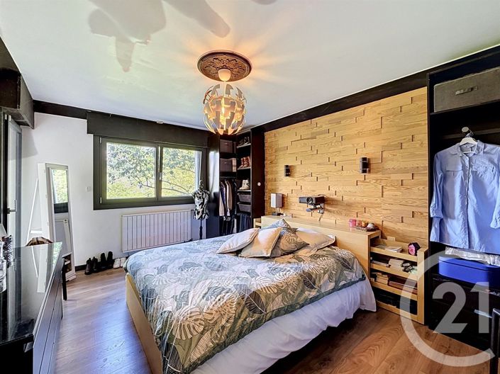 Image No.8-6 Bed House for sale