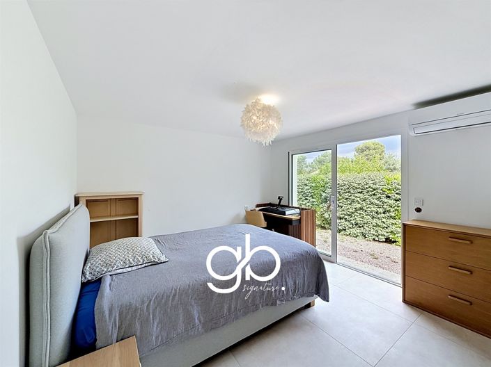 Image No.16-5 Bed House for sale