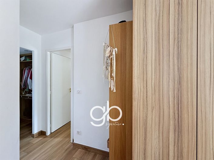 Image No.21-5 Bed House for sale