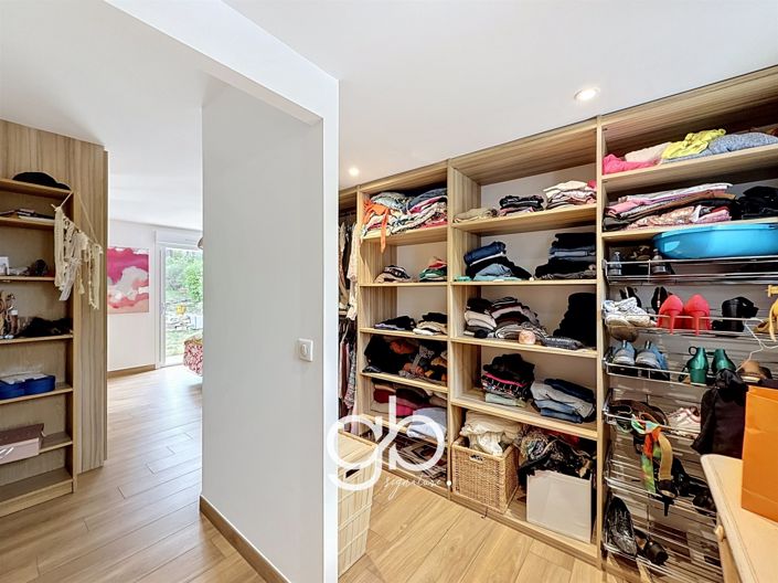 Image No.22-5 Bed House for sale