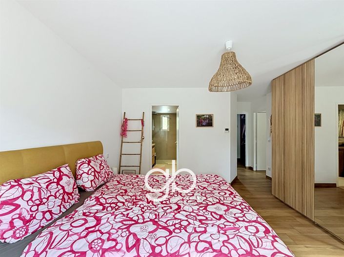 Image No.24-5 Bed House for sale