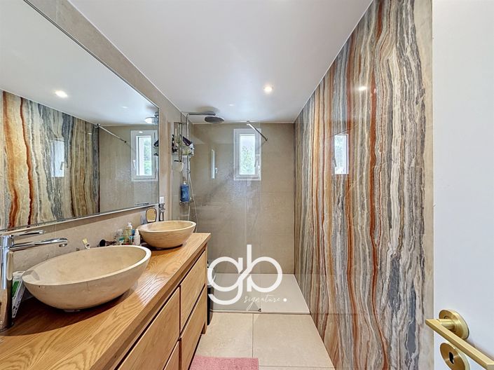 Image No.25-5 Bed House for sale