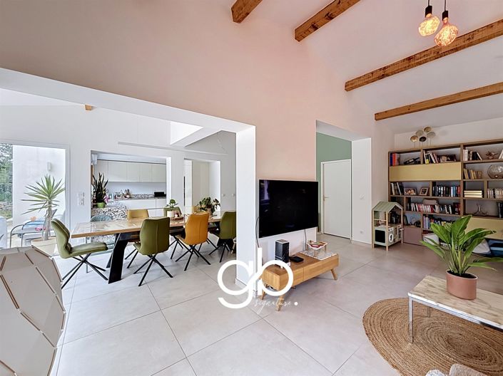 Image No.6-5 Bed House for sale