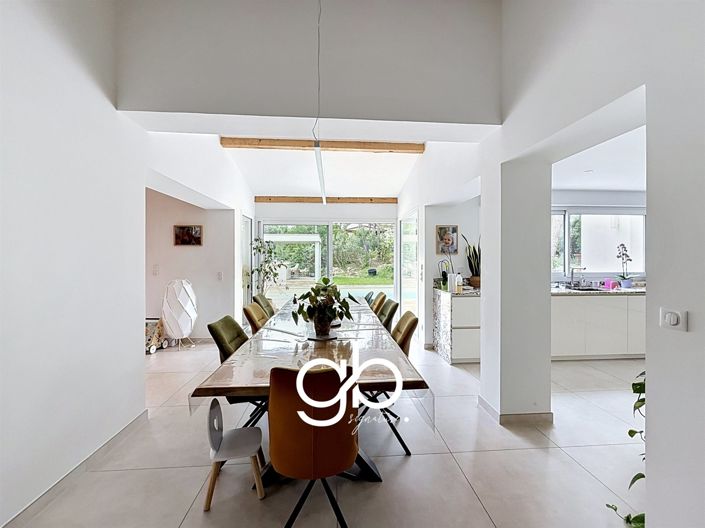 Image No.8-5 Bed House for sale