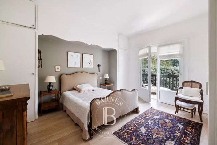 Image No.10-5 Bed House for sale