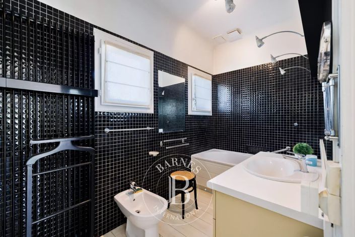 Image No.11-5 Bed House for sale
