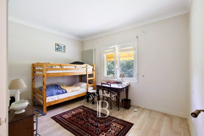 Image No.12-5 Bed House for sale