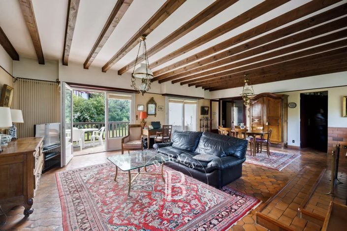 Image No.6-5 Bed House for sale