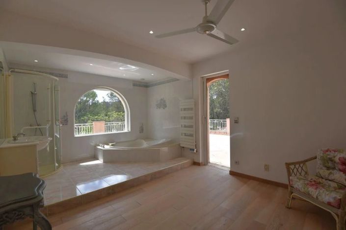 Image No.10-4 Bed House for sale