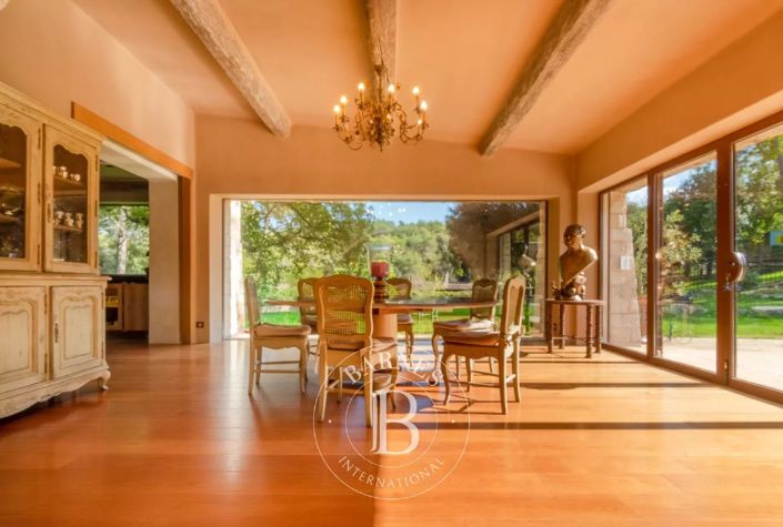Image No.18-7 Bed House for sale
