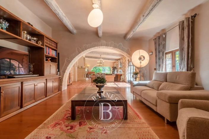 Image No.20-7 Bed House for sale