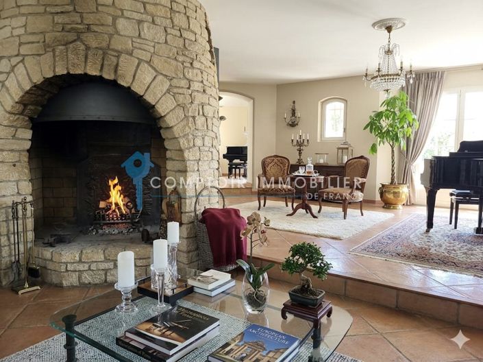 Image No.6-5 Bed House for sale