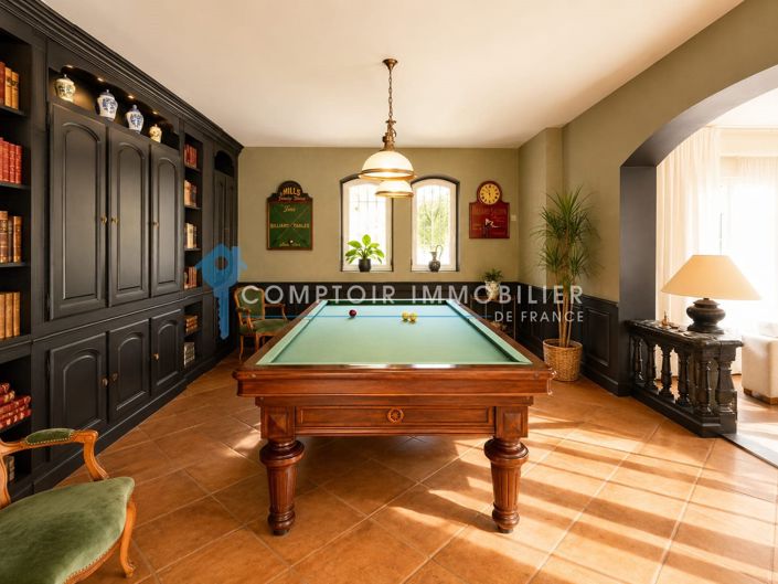 Image No.9-5 Bed House for sale