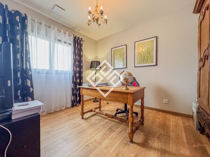 Image No.17-3 Bed House for sale