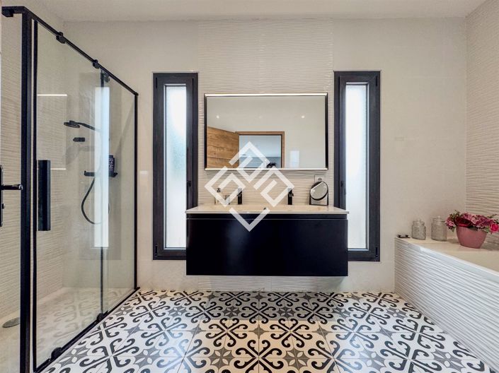 Image No.19-3 Bed House for sale