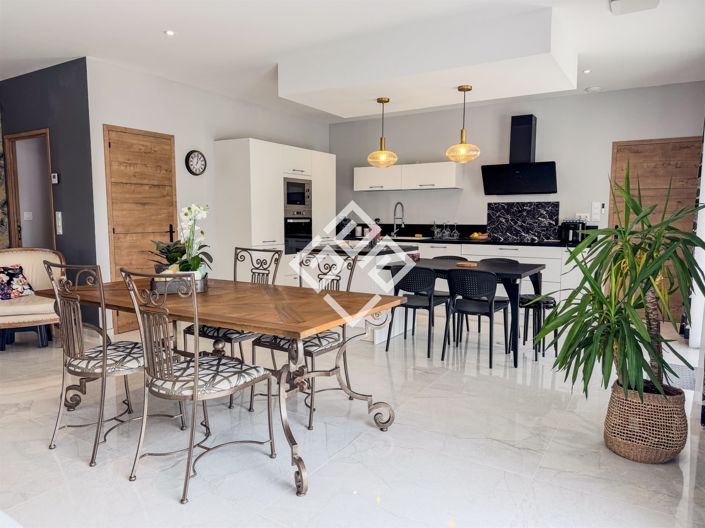 Image No.7-3 Bed House for sale