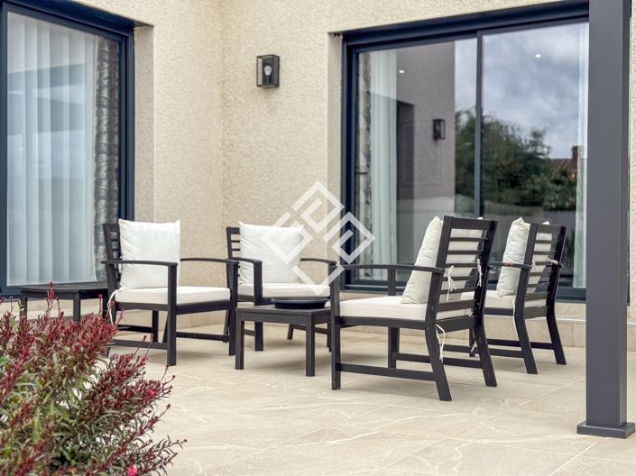 Image No.8-3 Bed House for sale