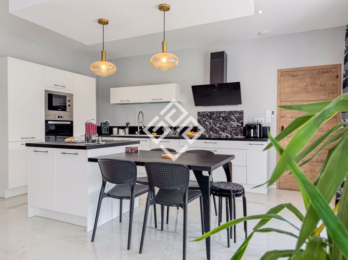 Image No.9-3 Bed House for sale