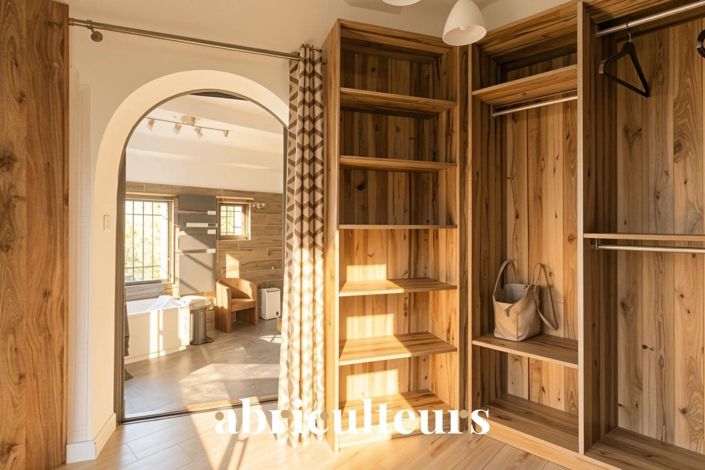 Image No.8-5 Bed House for sale